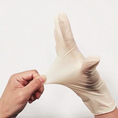 Los guantes disponibles blancos del látex pulverizaron ligeramente los guantes de limpieza de goma 100 PC/caja