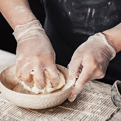 La mitad del látex disponible del grado revestido del examen del nitrilo de la mano del precio de fábrica pulverizó el guante azul blanco del vinilo de la caja clara