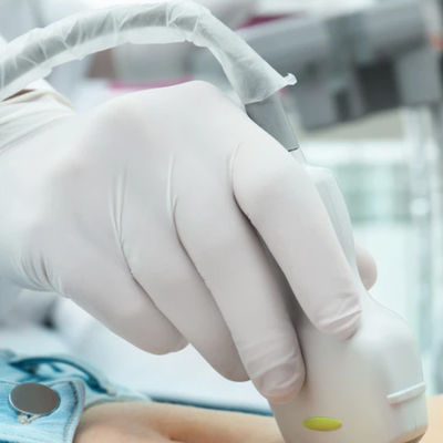 Sensación de los guantes médicos disponibles blancos del látex de EN455 S-XL buena